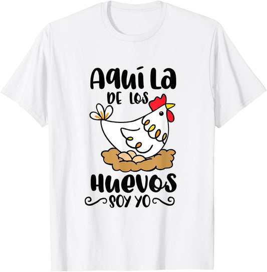 Aqui La De Los Huevos Soy Yo Mexican Spanish Pun Mama Latina T-Shirt - T-Shirt | White