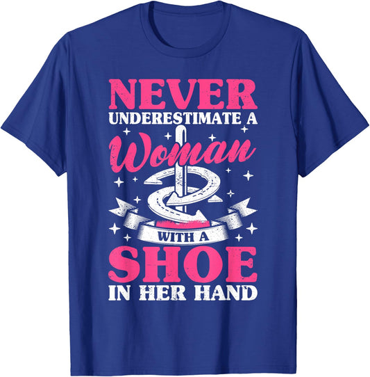 Never underestimate a woman Funny Horseshoe Pitching T-Shirt - T-Shirt | Royal