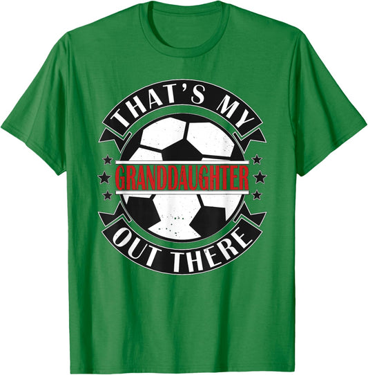 Das ist meine Enkelin da draußen Football Grandma Opa T-Shirt - T-Shirt | Irish Green